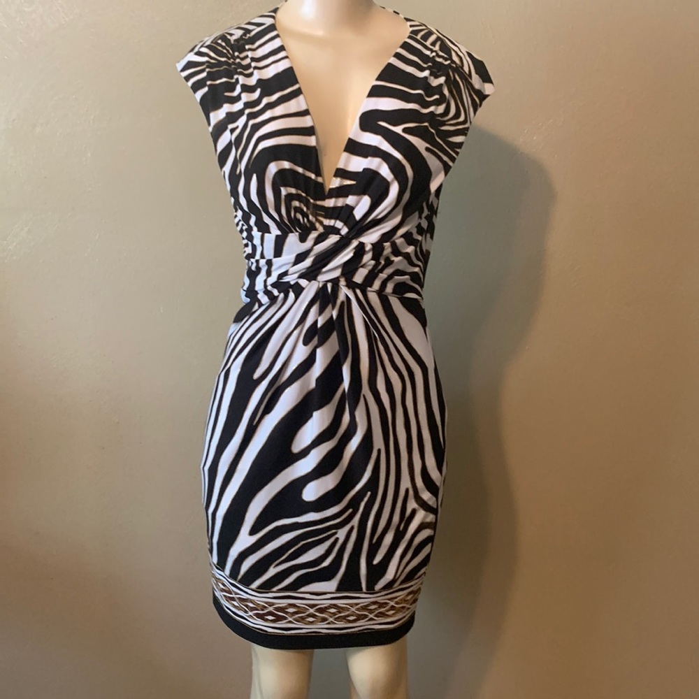 Cache dress size 8 patterned gold Metallic trim work back zipper stretchy
